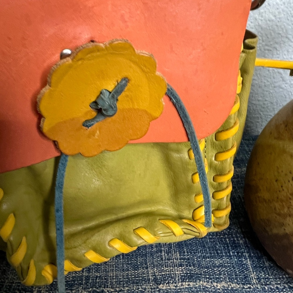 πΌ Dooney & Bourke Artisan Whipstitch Flower Toggle Satchel - Picture 2 of 8